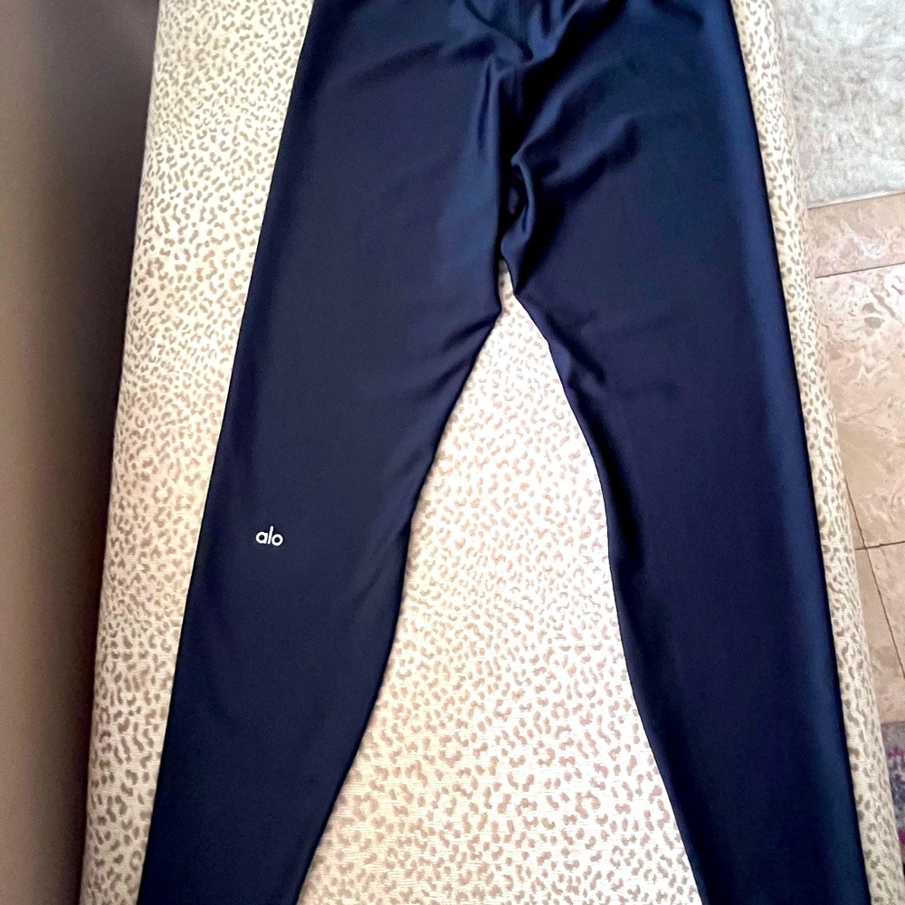 Like new airlift Alo leggings Black XL